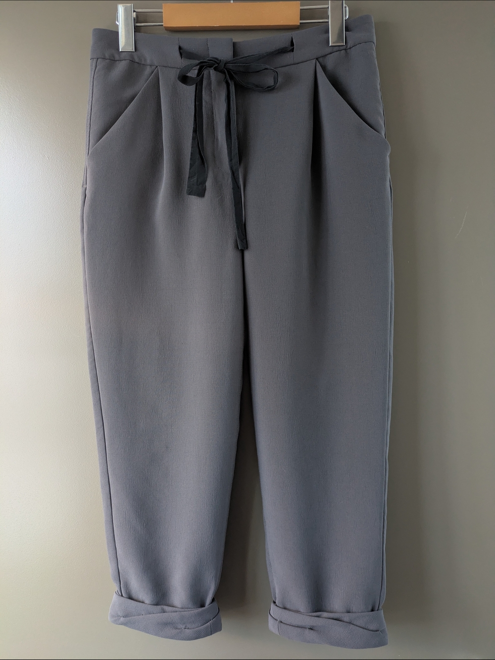 Aritzia Wilfred Allant Cropped Pants Crepette Grey Fabric Made In Japan Size 0